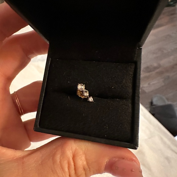 Catbird snow queen stud earring! 14k white gold and triple graduated diamonds. - Picture 2 of 3